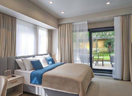 Mirror Family Hotel