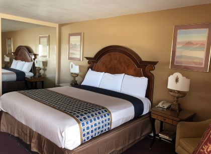 Villa West Inn