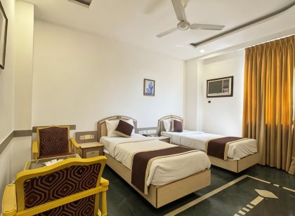 Hotel Melrose Inn - Near Railway Station , Aligarh