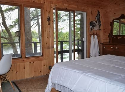 Waterfront cottage @ Muskoka Pines kayaks/ fireplace /bbq/firepit
