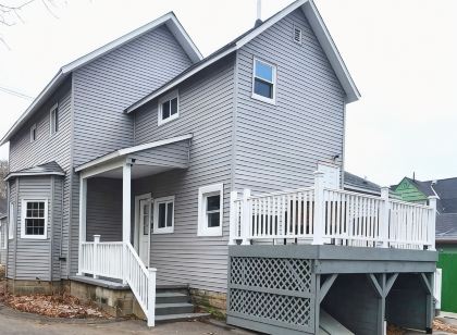 Cozy second floor unit in the heart of Downtown Charlevoix, 1BR / 1BA sleeps 4