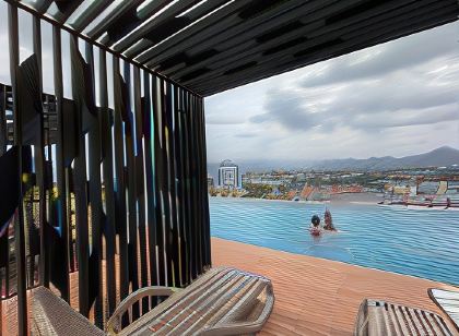 Ipoh Town Horizon Skypool Suites 4-11pax by IWH Suites