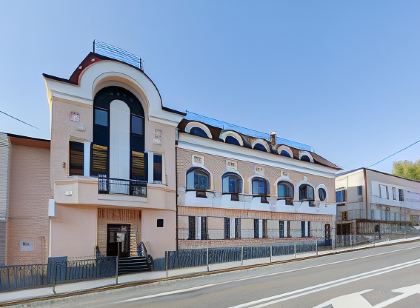 Regina-Universitetskoy Hotel