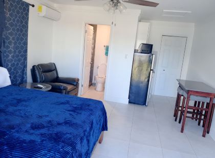 Cozy 1-bedroom apartment with WiFi, AC in charming Marsh Harbour