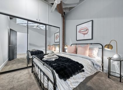 Luxurious Woolstore Living! ~Teneriffe