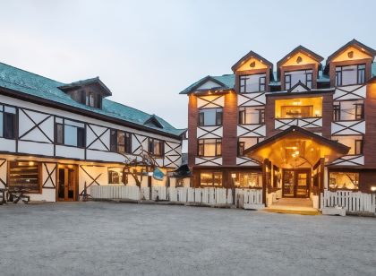 Apple Orchard Resort & Spa - Overlooking Zabarwan Mountain