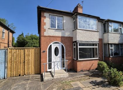 Restful 4BDR Home | Fast WiFi & Free Parking |