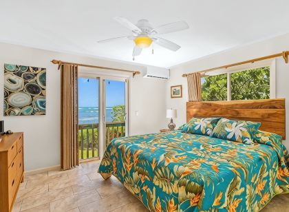 Exquisite Oceanfront Home, 4 Bedrooms, 2 Baths, Central A/C, Sleeps 8