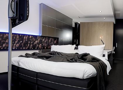 Carbon Hotel