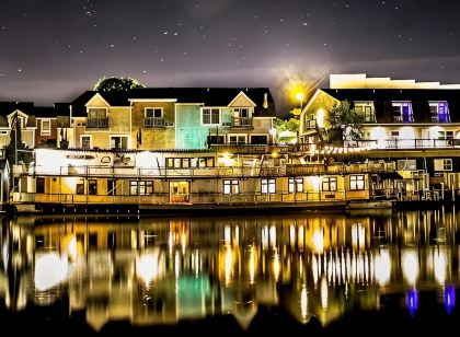 Old Harbor Inn
