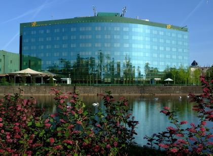 HP Park Plaza