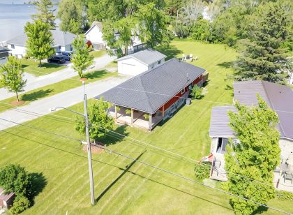 The Little Red Cottage - Ideal for long stays!