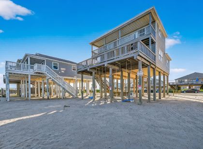 Jetty Sunrise. Pets Welcome. Pedestrian Beach on SAND! New! By Park! Restaurants