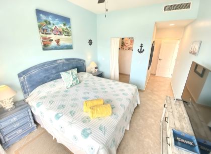 Luna Sul Mare - 2 Bed 2.5 Bath Condo with gorgeous ocean view!