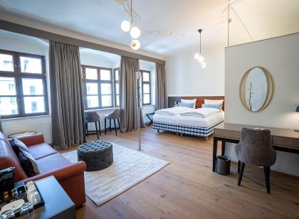 Maxim Suites by Elias Holl