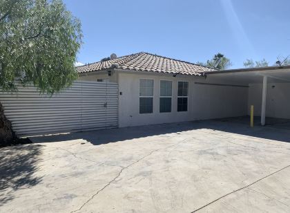 Breezy-2BR-Gated Unit w Kitchenette
