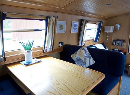 Houseboat Hotels