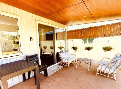 Cosy 2 bedroom cottage in quiet area close to shops and restaurants