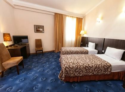 Regineh Hotel