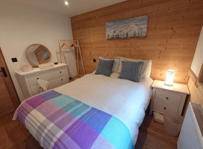 Fabulous 2 Bedroom Ski In / Out Apartment with West facing balcony