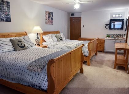 Waterfront & Dock, Walking Distance To Downtown!