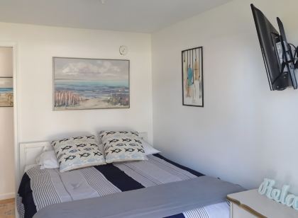 Sunrise Beach Oscoda - Lake Huron | Condo |Sleeps 8 | 3BR/2BA | Private Beach