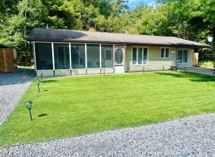 Completely Renovated Home in Parry Sound,with Full Kitchen, Laundry & Gazebo!
