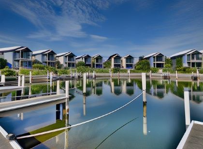 Captains Cove Resort - Waterfront Apartments