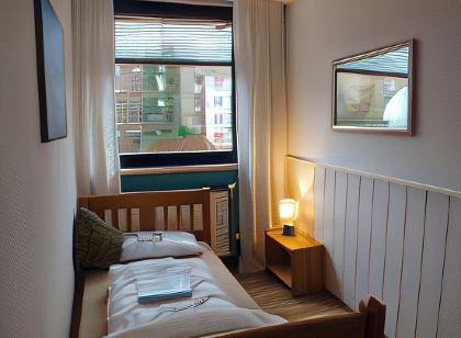 Max Hostel