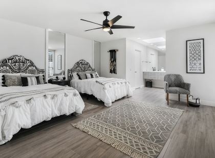 GATED, Spacious 2-bedroom condo in Indian Wells close to restaurants and more.