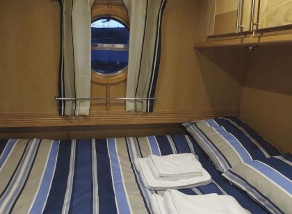Houseboat Hotels
