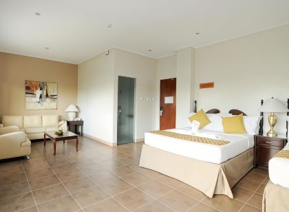 717 Cesar Place Hotel