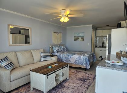 Charming, recently renovated small condo just a 3-minute walk to the ocean.