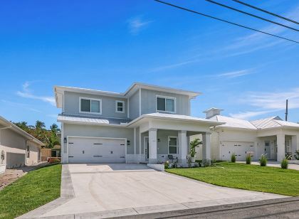 Welcome to Casa Rio, our spacious house in scenic Jensen Beach!