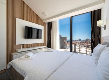 Rooftop Apartments & Rooms