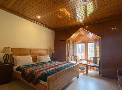 PinePark Lake Luxury Resort Naran