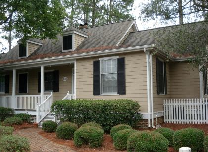 'Beneath the Branches' Cottage Steps to Golf, Tennis, Pool. Pet-Friendly!