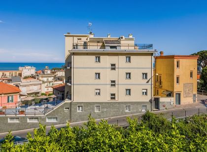 Hotel Tritone
