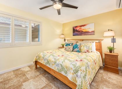 Ocean Front, Ground Level 1 Bedroom with King, Sleeps 4, with Cold AC