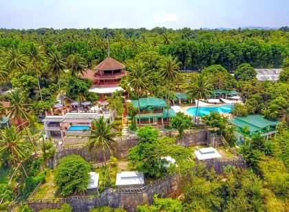 Noni's Resort