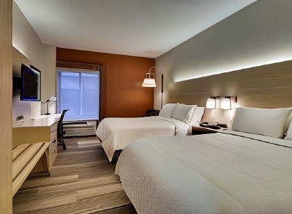 Holiday Inn Express & Suites Cedar Rapids-I-380 @ 33RD Ave