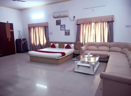 Uit Rest House and Restaurant Hotel