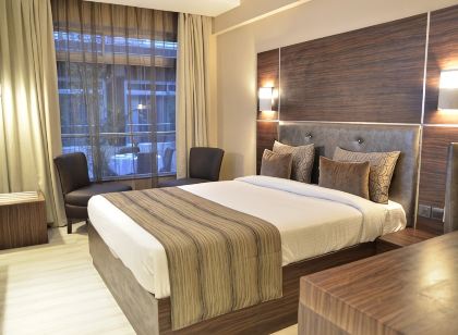 Cloud Hotel & Suites