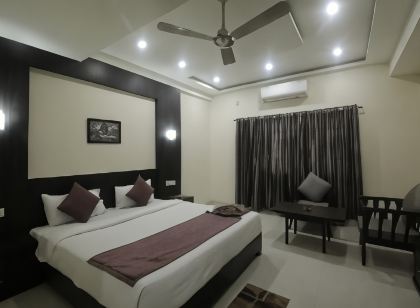 Hotel Silver Shine