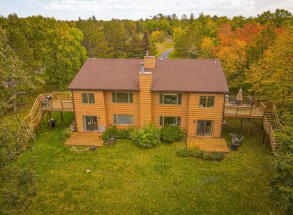Breezy Hills - Unit 1; Lake Bemidji, King Bed, Kayaks, PB Trail Private Access
