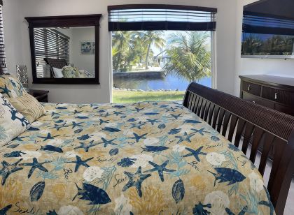 Amazing Pool & Canal Ground Level Home, Ocean access