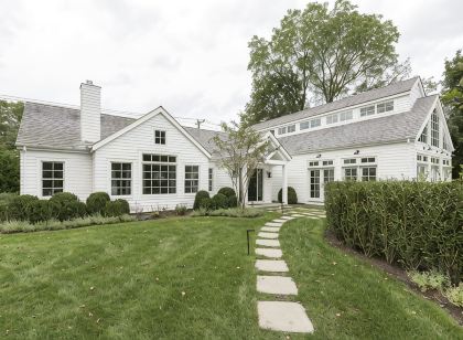 Stunning Hampton Holiday Family Fantasy for your Team