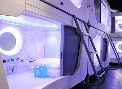 헤이 베어 캡슐 호텔