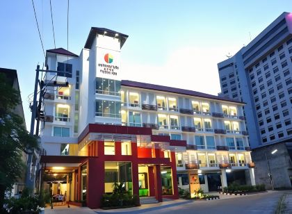 โรงแรมเดอะ คัลเลอร์