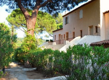 Apartment with pool, 300m beaches Tahiti, Moorea, Ramatuelle, St-Tropez.